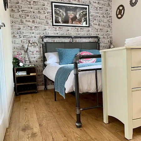 Pristine Apartment In The Centre Of Glastonbury Exterior photo