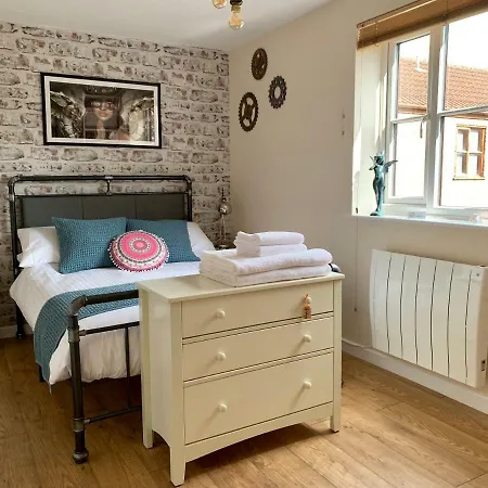 Pristine Apartment In The Centre Of Glastonbury Exterior photo