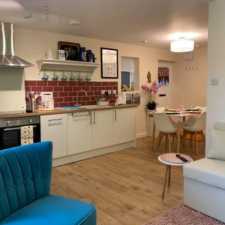 Pristine Apartment In The Centre Of Glastonbury Exterior photo