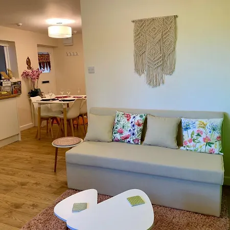 Pristine Apartment In The Centre Of Glastonbury Exterior photo